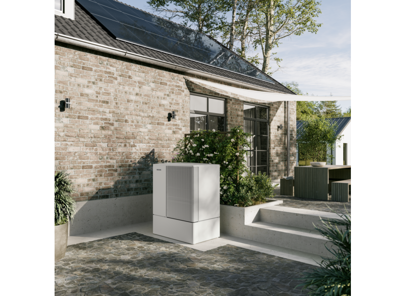 STIEBEL ELTRON Pompes &agrave; chaleur air-eau HPA-O 10.2 W Plus HC 230